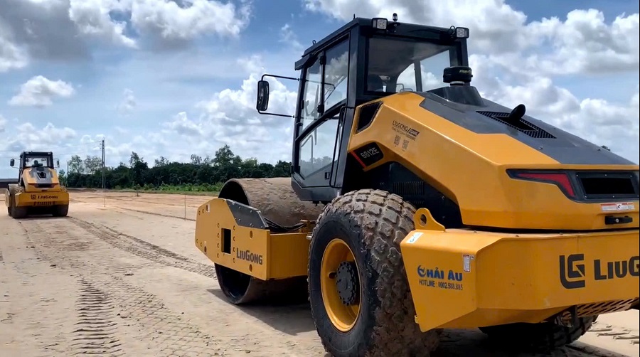 Xe Lu Rung LiuGong CLG6612E