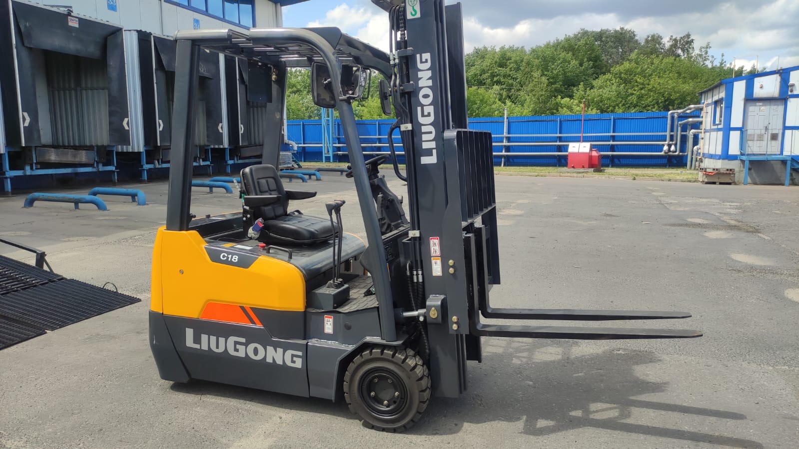 Xe nâng điện ngồi lái CLG2018A Liugong - Nâng 1,8 tấn