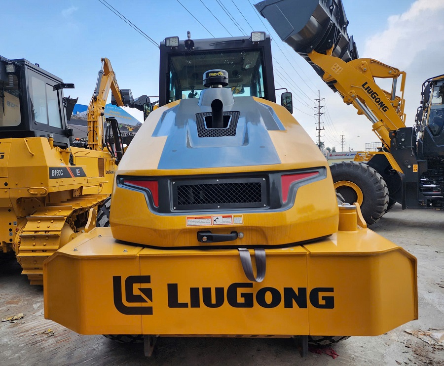 Xe Lu Rung LiuGong 2 Cầu CLG6612E - Sức Mạnh Vượt Trội Cho Các Dự Án Cao Tốc