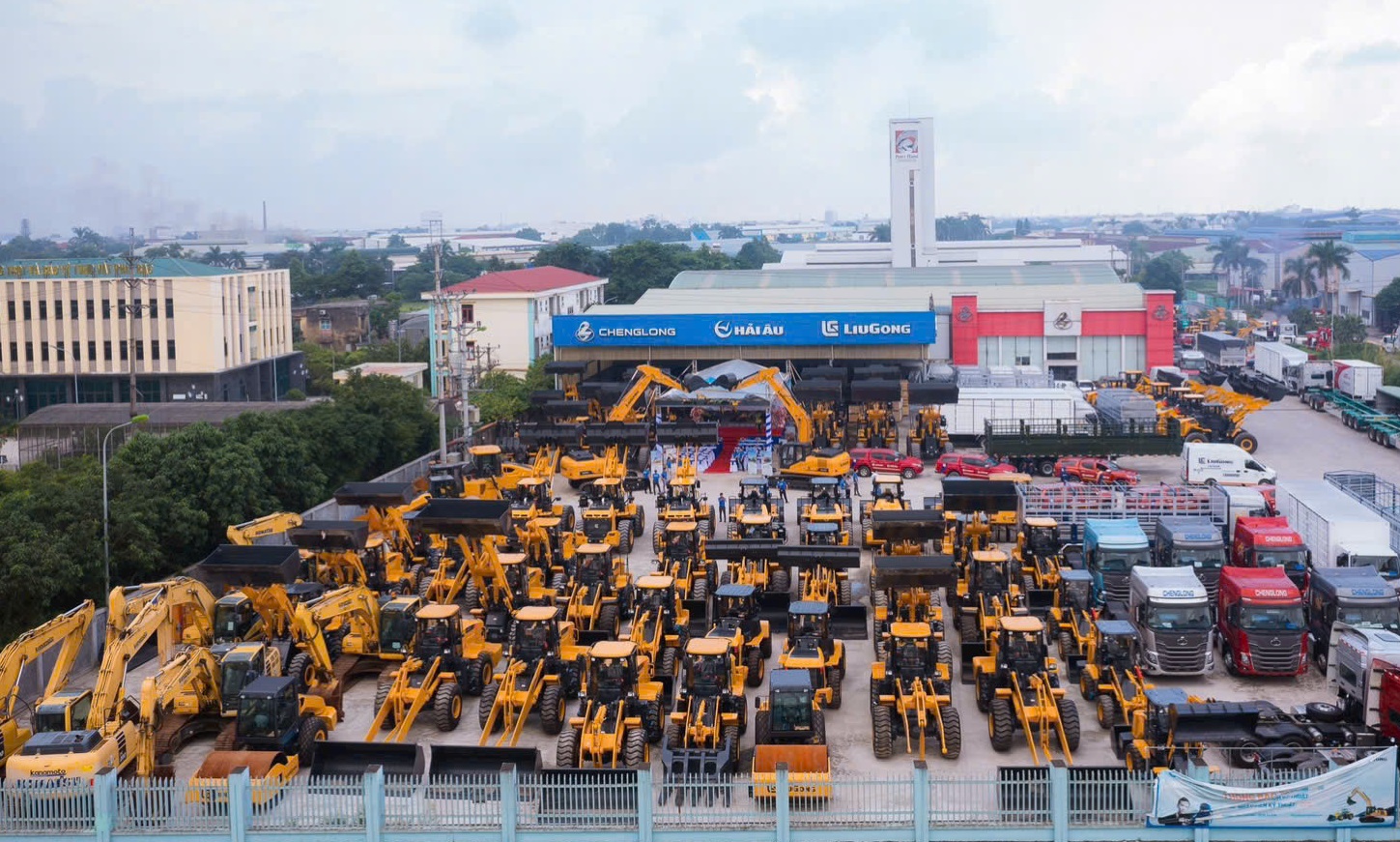 Xe Lu Rung LiuGong 1 Cầu CLG6114E - Hiệu Suất Vượt Trội Cho Công Trình