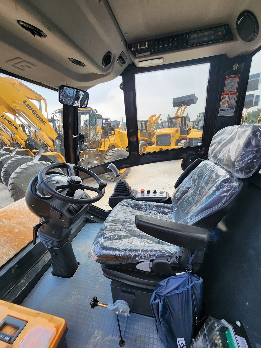 Xe Lu Rung LiuGong 2 Cầu CLG6612E - Sức Mạnh Vượt Trội Cho Các Dự Án Cao Tốc